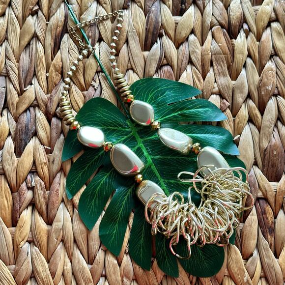 BOGO FREE STATEMENT AURA SCATTER NECKLACE GOLD - Picture 5 of 8